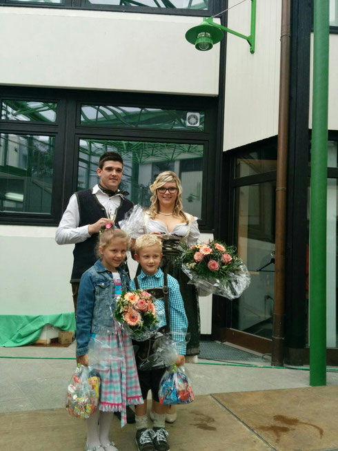 Prinzessin Melissa I. & Prinz Sergej I. und Kinder Prinzenpaar Julia und Leo