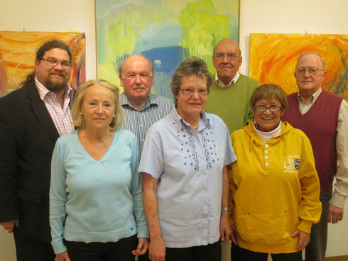 Der aktuelle Vorstand der Galerie Kultur Mitte Krems v.l.n.r.: Mag. Klaus Bergmaier, Martha Platzer, Helmuth Schleicher, Obmannstellvertreterin Roswitha Bures, Ing. Adolf Schmalzhofer, Elfriede Lichtenwallner, Obmann Franz Kral. Foto: zVg