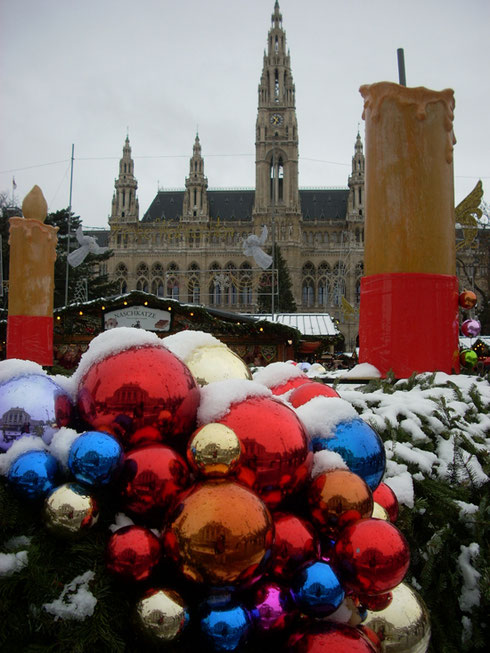 2010 A Nice View of the Main Christmas Market in Front of Vienna's City Hall