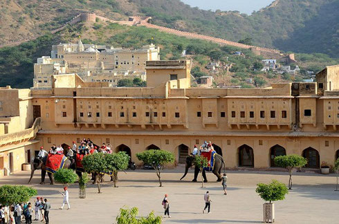 2013 Jaipur Tourists arrive by Elephant at the splendid Amber Fort
