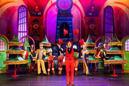 Celebrate the Holidays with Cirque Dreams Holidaze - Here all the Ornaments are Alive
