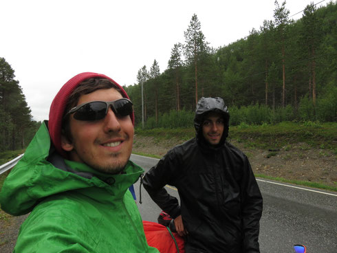 le sourire même sous la pluie
