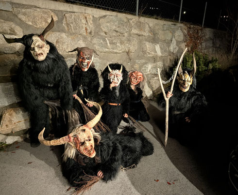 Der Krampus ist in Tresdorf unterwegs. Gesehen am 15.11. :-)