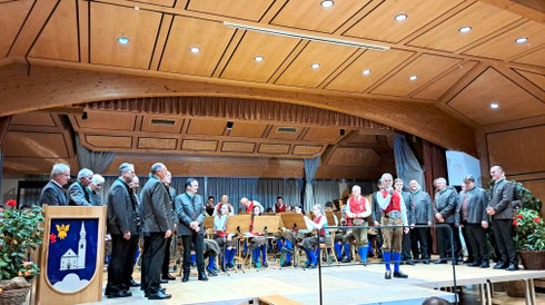 Schönes gemeinsames Herbstkonzert von Männergesangsverein und Trachtenkapelle Rangersdorf. Wer nicht dabei war, hat etwas versäumt ...