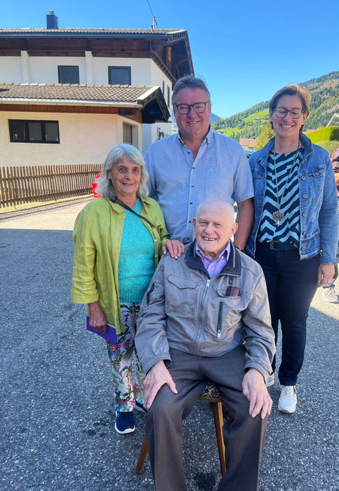 Jössner Hans = 90. Wir gratulieren nachträglich und wünschen noch viele Jahre in Gesundheit und Wohlergehen mit Gabi