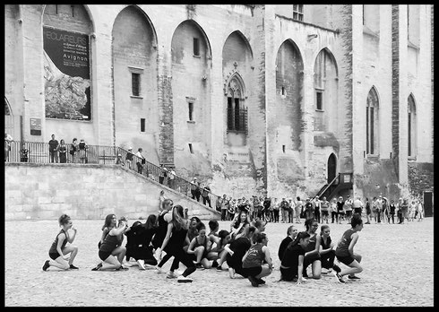 Arts et culture. Flashmob. Danse. Jazz. Chateauneuf du pape