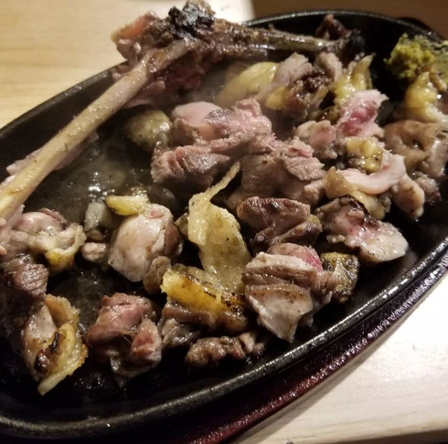 屋台：KUROチャン、料理：地鶏の炭火焼き