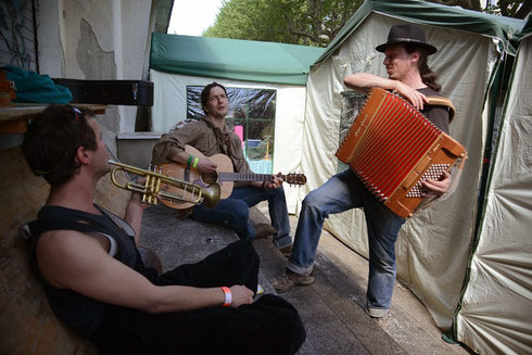 boulega a Boulegan  ©kiki lemurien - avec Gabriel (trompette) et Sam (guitare)