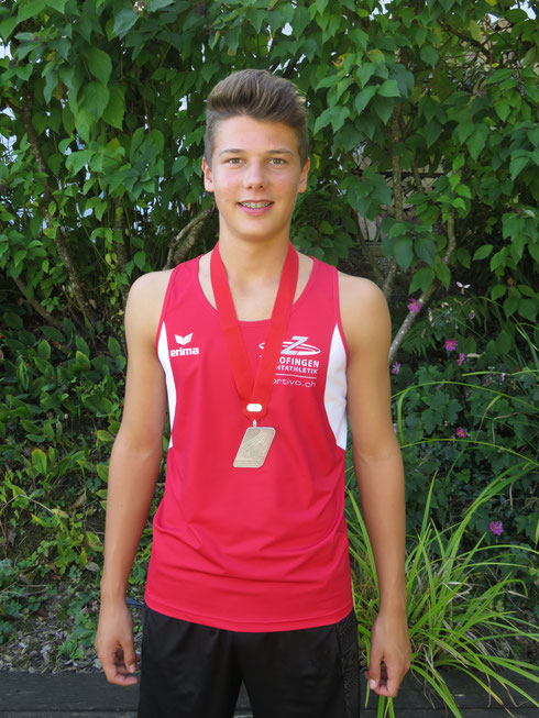 Kim Jan Flückiger U16 mit seiner Silber SM-Medaille