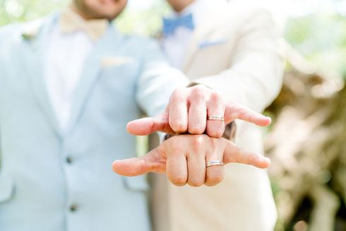 Die Trauringe meiner beiden Bräutigame. Hochzeit im Moods Heidelberg. Foto: Wedding by Gerald / Gerald Hasani Fotografie