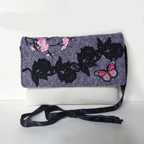 Sac à main pochette dentelle de roses fleurs cerisiers et papillon rose japonisant fait main l'Arche de Jessica