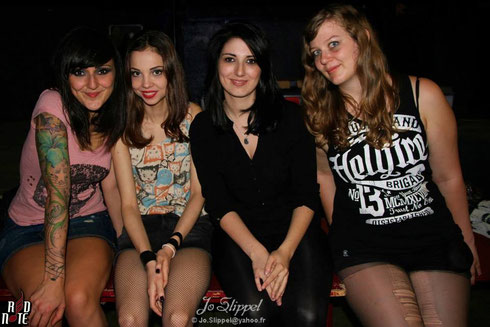 De gauche à droite : Virginie (Kells), Justine (Elyose), Jessica (Ivalys) et Fanny (Defaced + Ivalys)