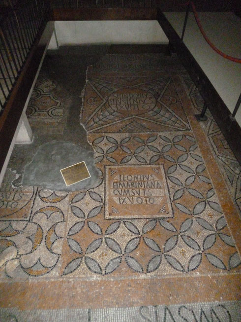 Il pavimento originale con i mosaici