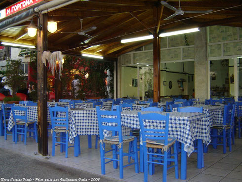 Taverne grecque près d'Oropos (Grèce)