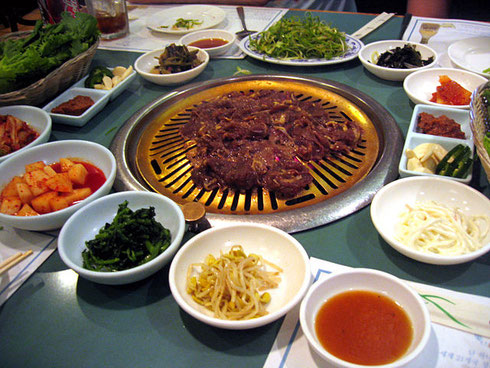 « Korean.food-Bulgogi-02 » par nate steiner (a flickr user) — http://flickr.com/photos/nate/165066948/. Sous licence CC BY 2.0 via Wikimedia Commons - https://commons.wikimedia.org/wiki/File:Korean.food-Bulgogi-02.jpg#/media/File:Korean.food-Bulgogi-02.jp
