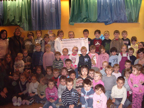 Frau Silberschneider mit den Kids vom Kath. Kindergarten "St. Sebastian"