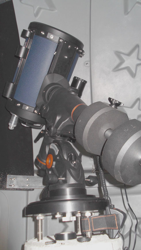 Le télescope Schmidt Cassegrain sous la coupole.