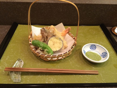 野菜と海老の天ぷら　抹茶塩が合うね