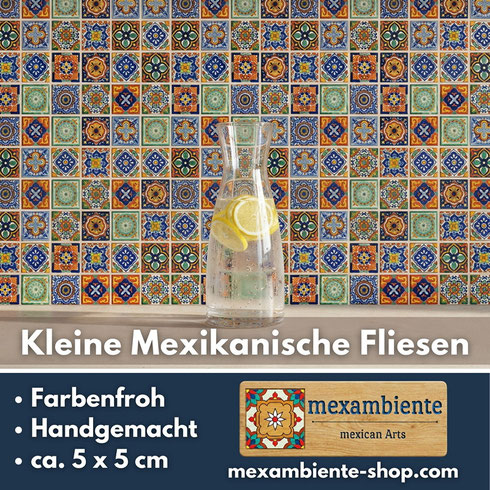 Kleine mexikanische Fliesen 5x5 cm im bunten Patchwork-Muster (Talavera-Stil), handgemacht – Küchenrückwand mit Karaffe als Deko | Mexambiente