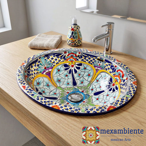 Badezimmer mit CARIBE Einbauwaschbecken aus Talavera Kunstwerk