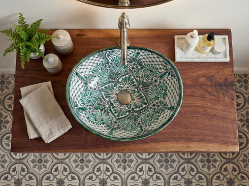 Draufsicht auf ovales mexikanisches Waschbecken Imperial Oval mit handbemaltem Talavera-Muster Marokko Stil