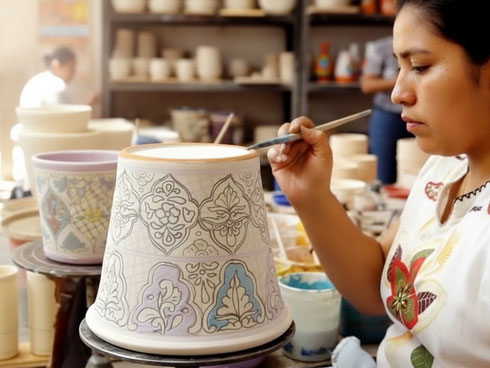 Bemalung mexikanischer Blumentopf aus Keramik