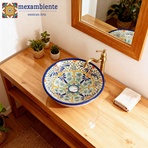 Schönes Badezimmer mit Waschtisch und großes buntes Mexiko Waschbecken CARIBE mexambiente stil