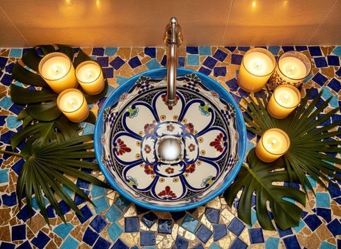 Waschtisch mit Mosaikfliesen und Mexiko Waschbecken in türkis TULUM