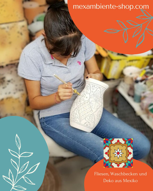 Das Bemalen einer Vase aus Mexiko