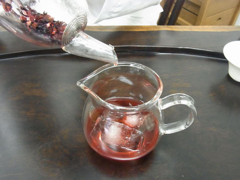 氷で冷やす