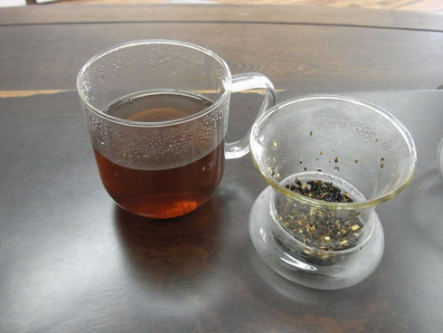 茶こしはフタにおいて下さい