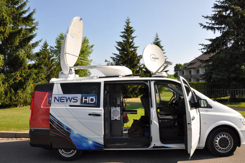 Die Antennen sind noch am einrichten. Die große Antenne ist für den Uplink, die kleinere für den Downlink