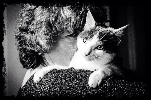 Maglone Da Palma et son chat Ilias, Présidente de l'association.