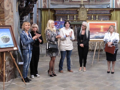 (Al centro: l'assessore M. Muzzolini, Lilita Conrieri, il sindaco Edi Gianotti - foto di Cesare Dellafiore)