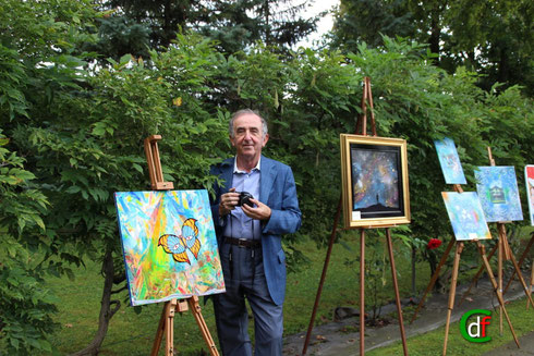Gianpiero Actis accanto al suo quadro (foto Cesare Dellafiore)