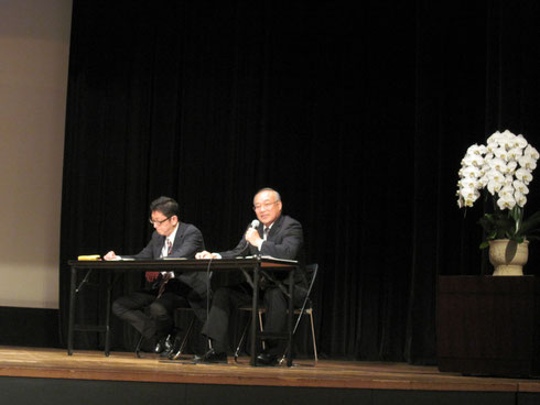 ３校の発表に助言する神奈川県公立小学校長会副会長の後藤先生