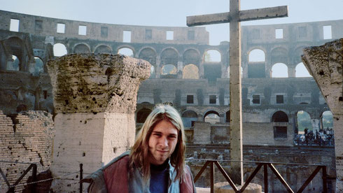 Kurt Cobain in Colosseo of Rome, Italy, 1989 © courtesy of Bruce Pavitt/’Experiencing Nirvana’ book