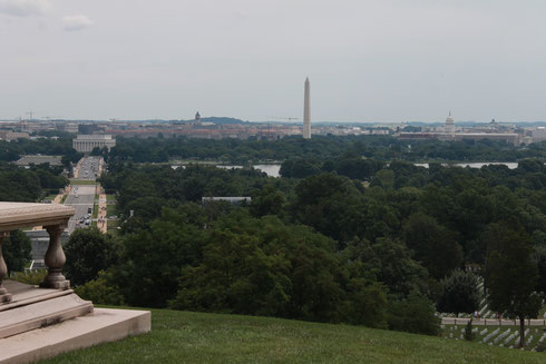 Links Jefferson Memorial, Mitte Washington Monument, Rechts Capitol