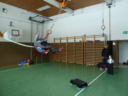 Gleitschirm und Drachen Retter packen der Flugschule Austriafly in Werfenweng Pongau