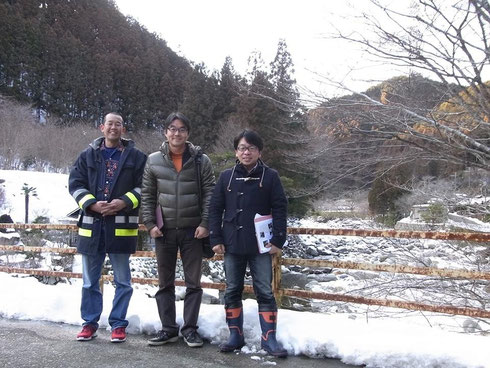 視察を終えて山根さん、里山部長溝越さんと記念の一枚