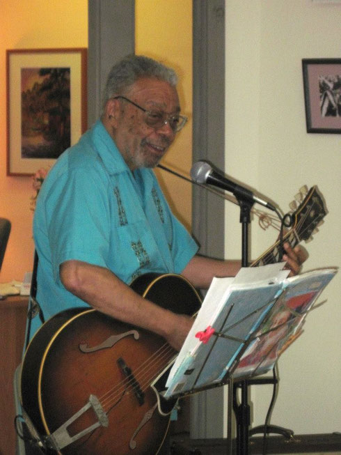 2013 Concert at Sheriah Books