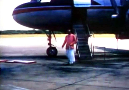  1956 : Meher Baba arriving at Wilmington Airport. Image captured by Anthony Zois from a film by Sufism Reoriented.