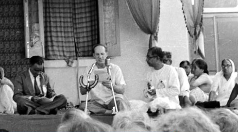 Darwin Shaw reading Meher Baba's message