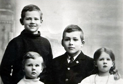 William Donkin's siblings - April 1915 ; Courtesy of Donkin Family