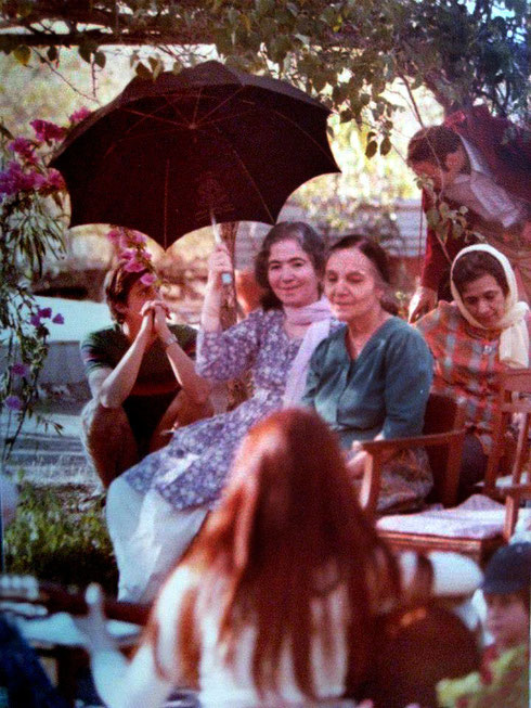 1978-79 : Rainy performing for the women mandali at Meherazad, MS., India