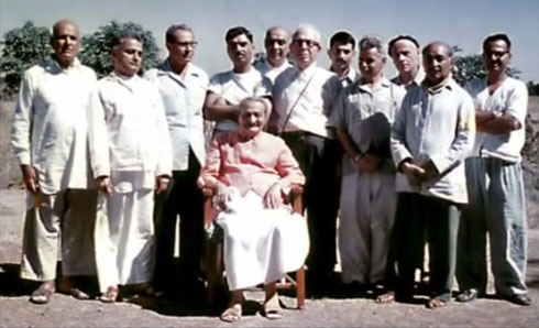 Aloba is 4th from the right