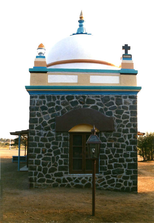 Looking north ; Tomb's rear view - 1988 ; photo by Anthony Zois