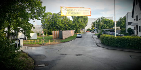 Herzlich Willkommen in Weinstadt Banner Transparent Begrüßung Remstal Gartenschau 2019 Trappeler Steinbruch Beutelstein