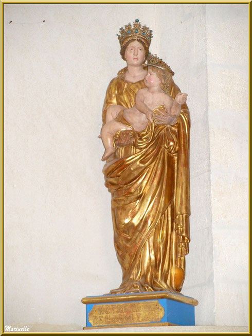 Statue Notre Dame de l'Ermitage dans l'église de l'Ermitage Saint Gens, village de Le Beaucet, Lubéron (84)