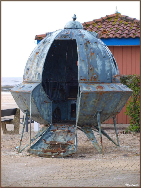 Soucoupe volante à l'OVNIport à Arès (Bassin d'Arcachon)